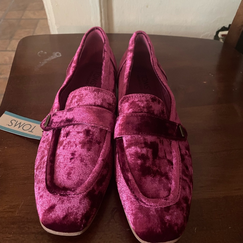 TOMS Women's Velvet Loafers - burgundy